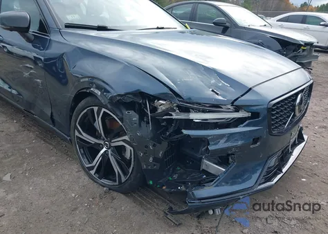 2024 Volvo S60 B5 Ultimate Dark Theme z USA, uszkodzony, nr VIN 7JRL12TM3RG282872